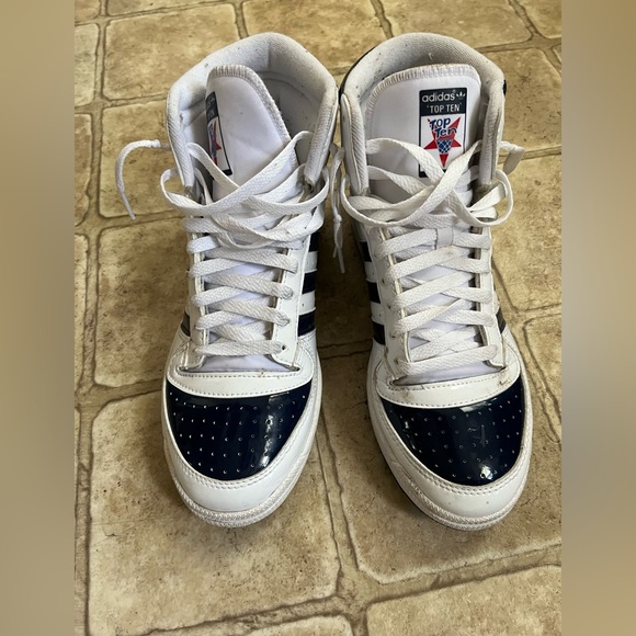 Adidas women’s shoes - Picture 3 of 3